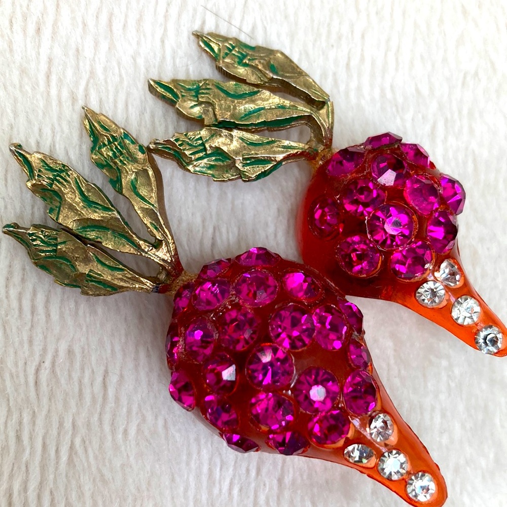 Fun pink Pin brooch